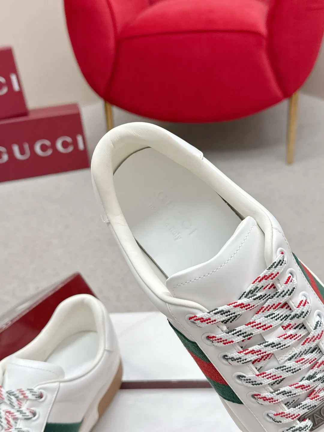 Factory price: 460💰Gucci Gucci's latest ACE series casual sports shoes, the same style as all the stars, classic brown canvas + leather stitching, the red and green stripes on the side are very recognizable. Perfect shoe last, perfect for daily casual wear, super beautiful and comfortable on the feet, a must-have for fashionistas 💯 ☑️Material: Original customized imported first-layer cowhide ☑️Inner lining: Customized imported cowhide ☑️Outsole: Original molded non-slip TPU sole ☑️Sole thickness: 2.5cm ☑️Size: Men's 38-44, customized 45
